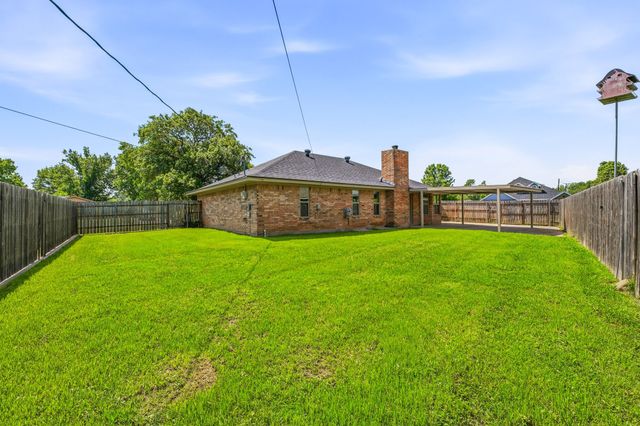 1318 Fairway Drive, Graham, TX 76450