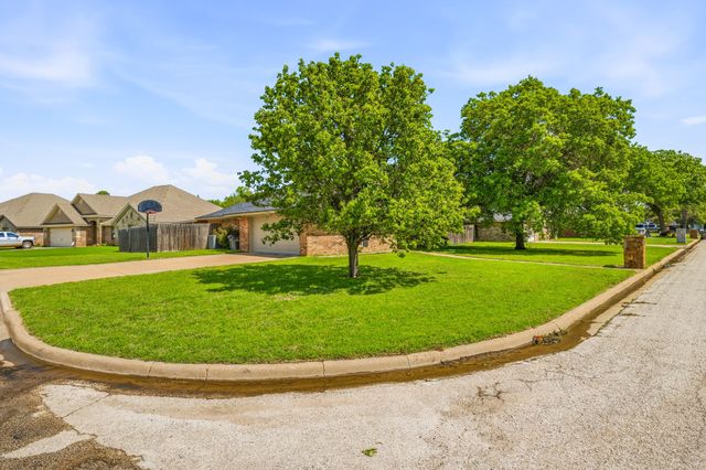 1318 Fairway Drive, Graham, TX 76450