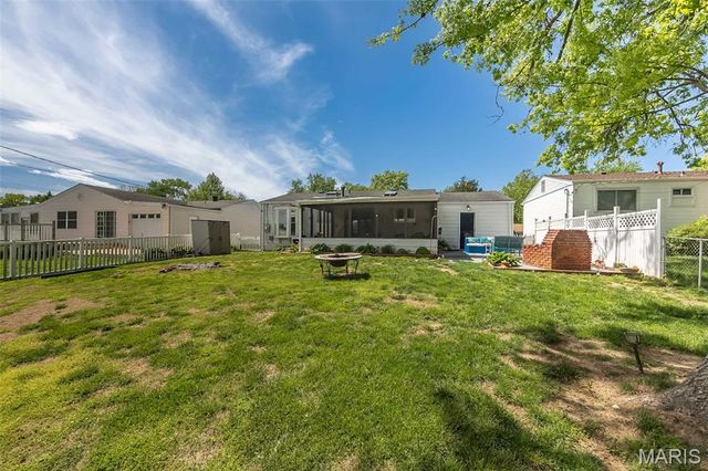2844 Sugar Tree Lane, Maryland Heights, MO 63043