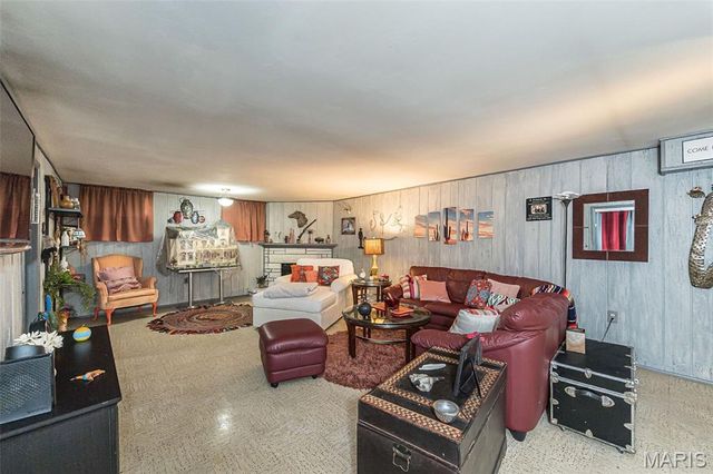 2844 Sugar Tree Lane, Maryland Heights, MO 63043