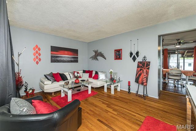 2844 Sugar Tree Lane, Maryland Heights, MO 63043