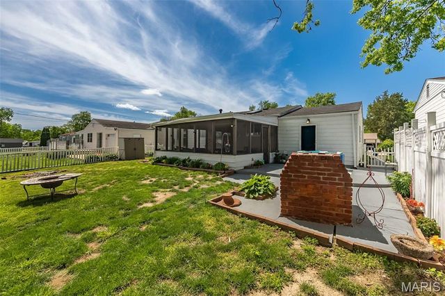 2844 Sugar Tree Lane, Maryland Heights, MO 63043