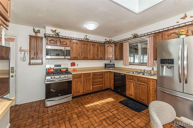 2844 Sugar Tree Lane, Maryland Heights, MO 63043