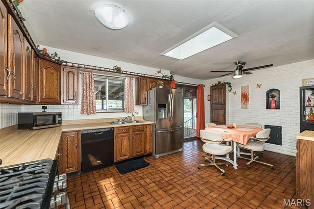 2844 Sugar Tree Lane, Maryland Heights, MO 63043