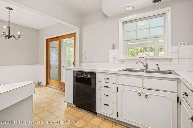 1608 Sunnyside Avenue, Lansing, MI 48910