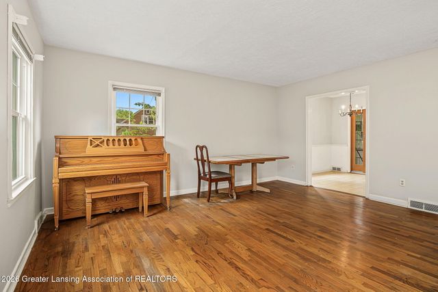 1608 Sunnyside Avenue, Lansing, MI 48910