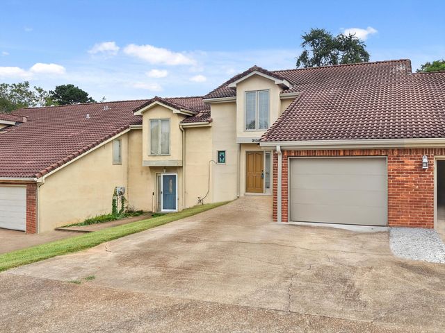 2138 Vaden Village Drive, Chattanooga, TN 37421