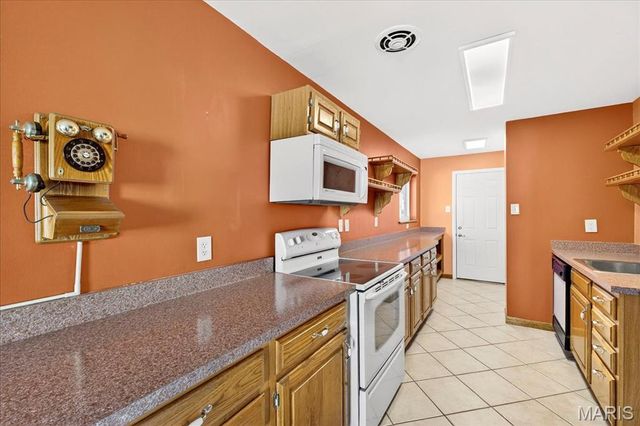 1020 Ross Avenue, St Louis, MO 63146