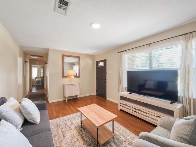 10526 Hollyglen Drive, Houston, TX 77016