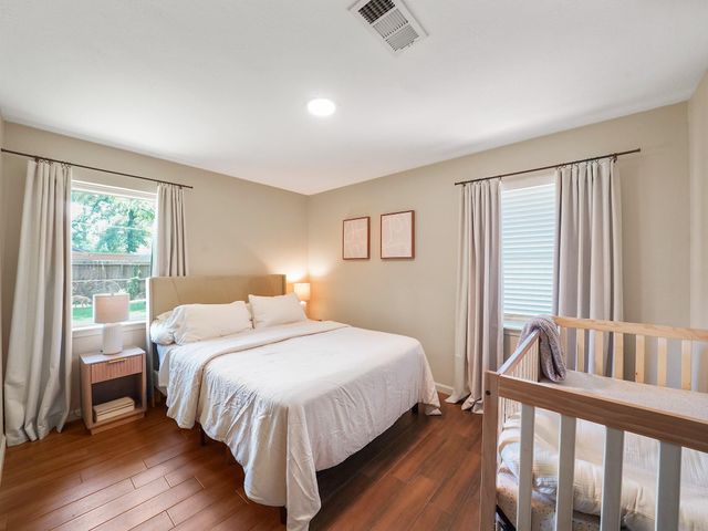 10526 Hollyglen Drive, Houston, TX 77016