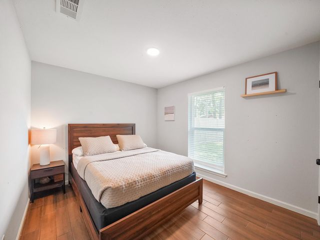 10526 Hollyglen Drive, Houston, TX 77016