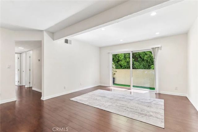 10636 Woodley 43, Granada Hills, CA 91344