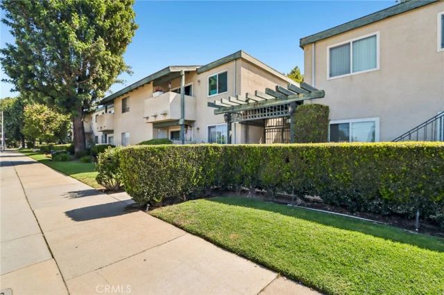 10636 Woodley 43, Granada Hills, CA 91344