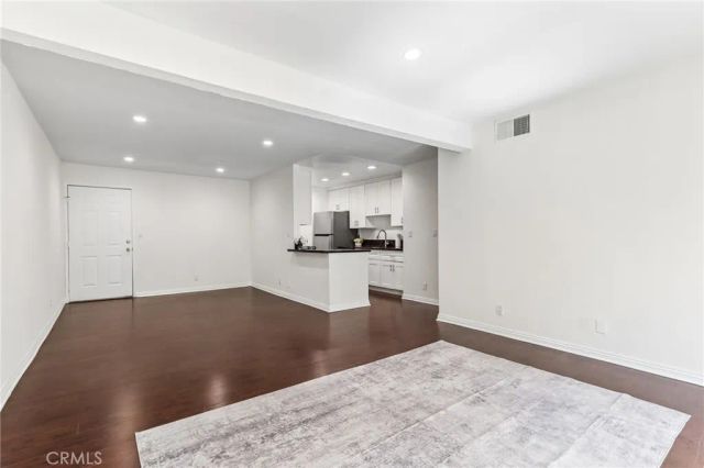 10636 Woodley 43, Granada Hills, CA 91344