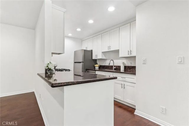 10636 Woodley 43, Granada Hills, CA 91344