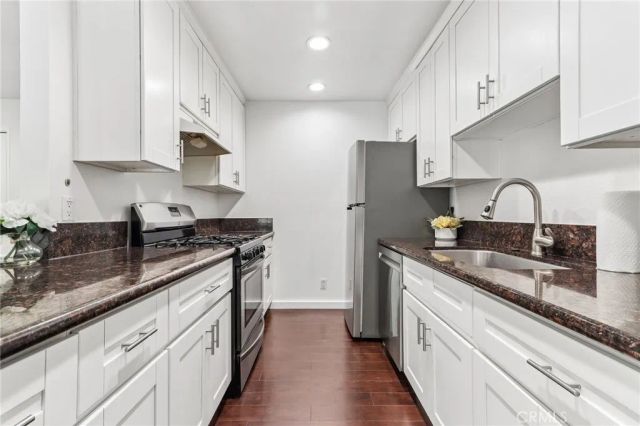 10636 Woodley 43, Granada Hills, CA 91344