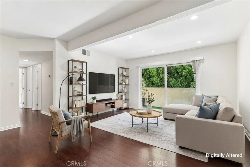 10636 Woodley 43, Granada Hills, CA 91344