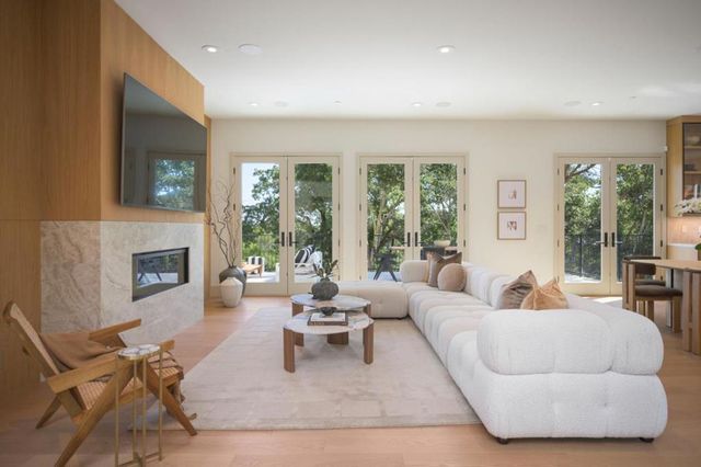 1215 La Cumbre, Hillsborough, CA 94010