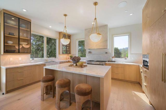 1215 La Cumbre, Hillsborough, CA 94010