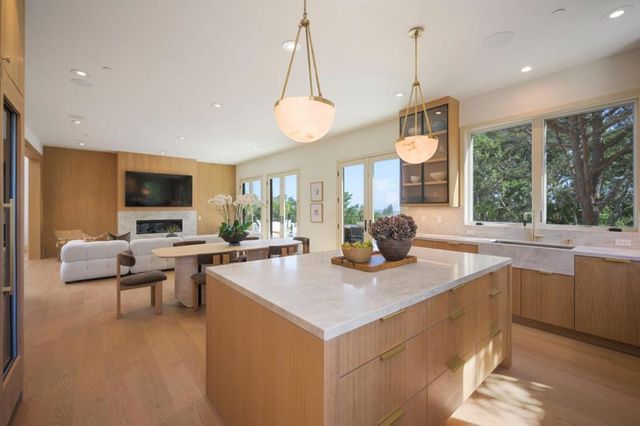 1215 La Cumbre, Hillsborough, CA 94010