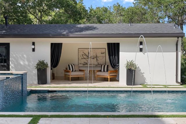 1215 La Cumbre, Hillsborough, CA 94010