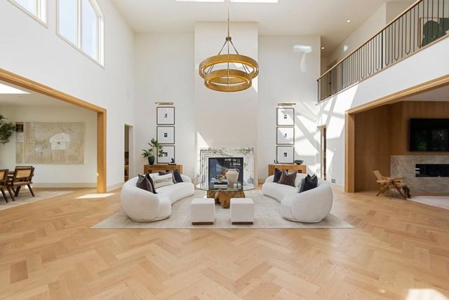 1215 La Cumbre, Hillsborough, CA 94010