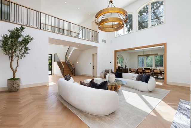 1215 La Cumbre, Hillsborough, CA 94010