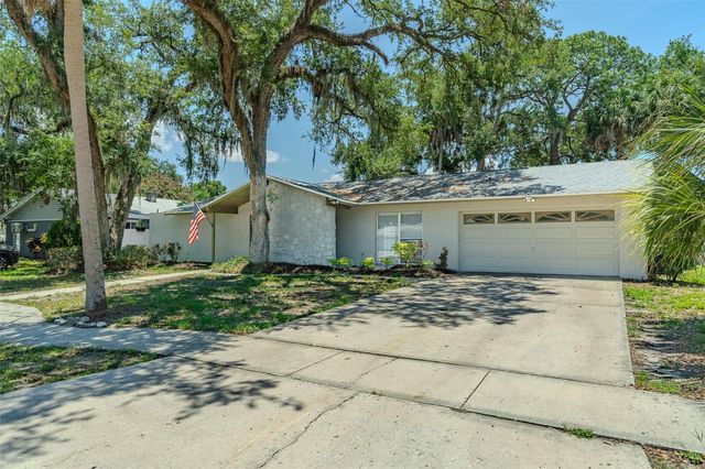 8018 W POCAHONTAS AVENUE, Tampa, FL 33615