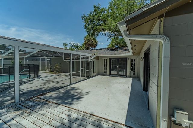 8018 W POCAHONTAS AVENUE, Tampa, FL 33615