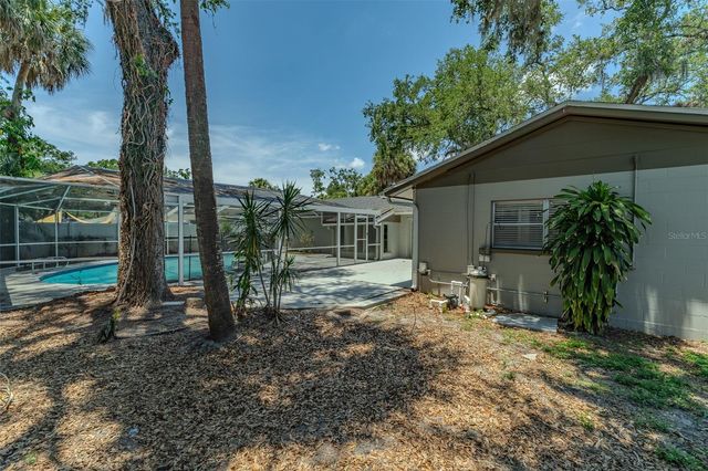 8018 W POCAHONTAS AVENUE, Tampa, FL 33615