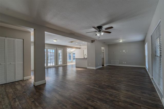 8018 W POCAHONTAS AVENUE, Tampa, FL 33615