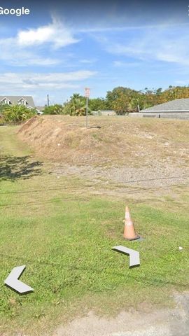 5724 Ave T, Galveston, TX 77550