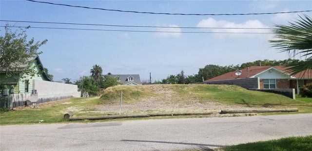 5724 Ave T, Galveston, TX 77550