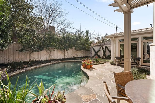 2017 Dryden Road, Houston, TX 77030