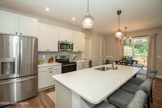 1917 Poloview Pl, Louisville, KY 40245