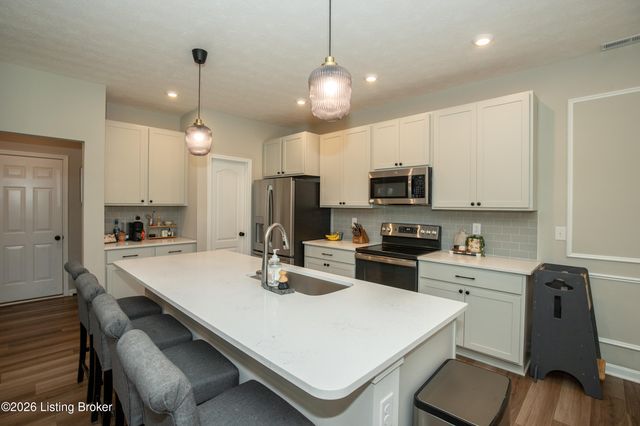 1917 Poloview Pl, Louisville, KY 40245