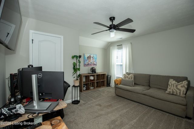 1917 Poloview Pl, Louisville, KY 40245