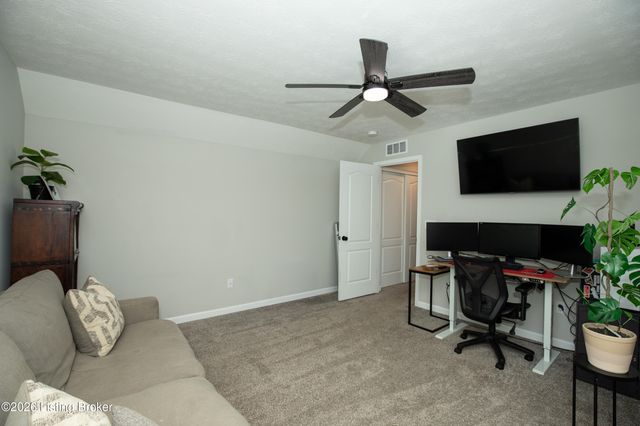 1917 Poloview Pl, Louisville, KY 40245