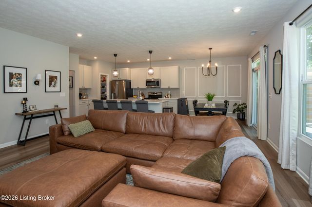 1917 Poloview Pl, Louisville, KY 40245