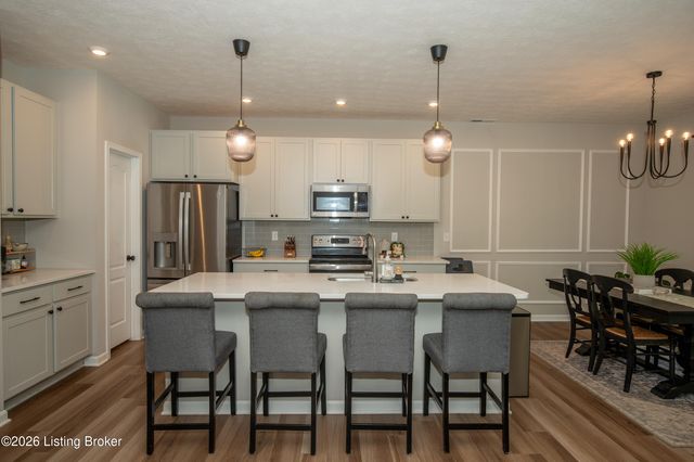 1917 Poloview Pl, Louisville, KY 40245