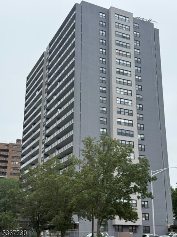 285 Aycrigg Ave 20C, Passaic City, NJ 07055