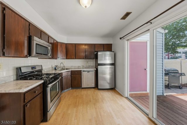 35 Byrnes Ln, Sayreville Boro, NJ 08872