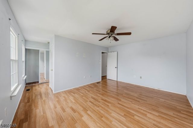 35 Byrnes Ln, Sayreville Boro, NJ 08872