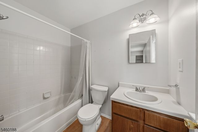 35 Byrnes Ln, Sayreville Boro, NJ 08872