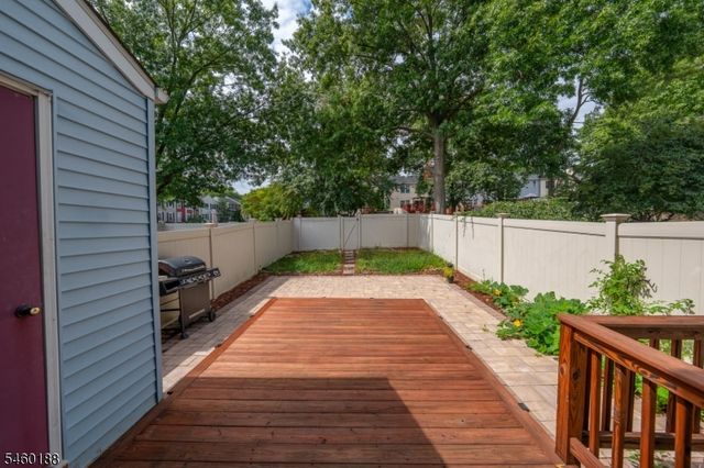 35 Byrnes Ln, Sayreville Boro, NJ 08872