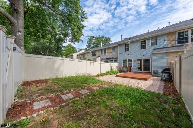 35 Byrnes Ln, Sayreville Boro, NJ 08872