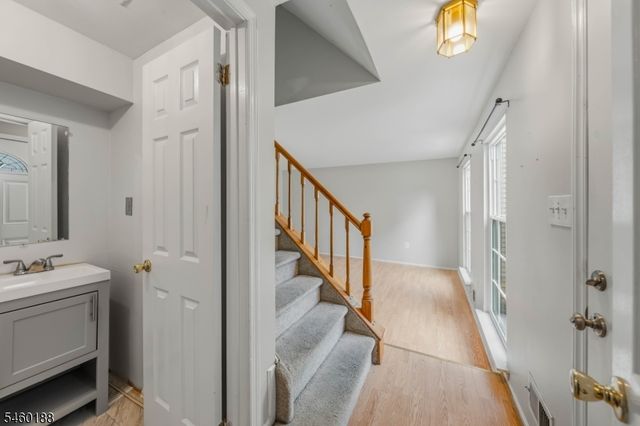35 Byrnes Ln, Sayreville Boro, NJ 08872
