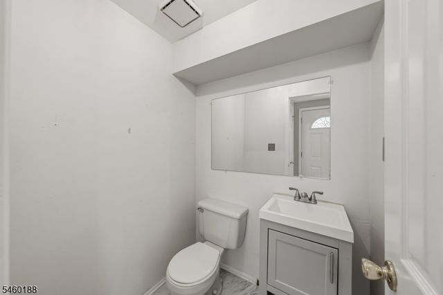 35 Byrnes Ln, Sayreville Boro, NJ 08872