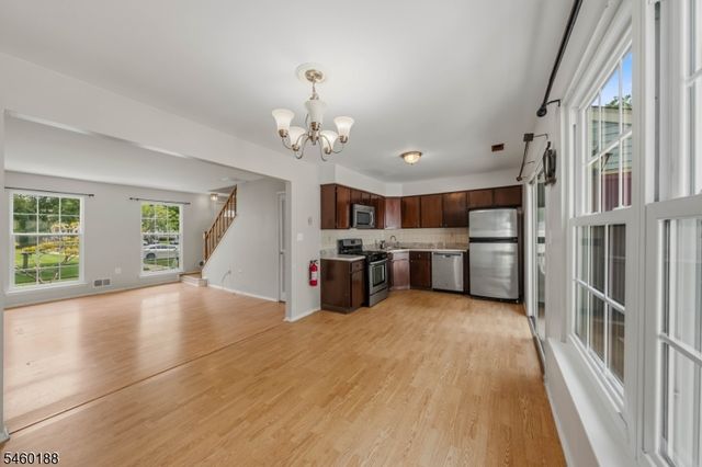 35 Byrnes Ln, Sayreville Boro, NJ 08872