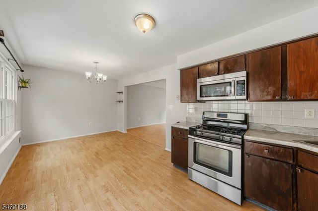 35 Byrnes Ln, Sayreville Boro, NJ 08872